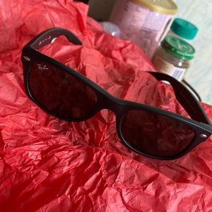 ❌SOLD❌RAYBANS RB2132 new wayfarer all black